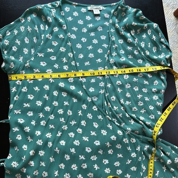 Billabong brand short sleeve tie wrap midi dress - Picture 9 of 10